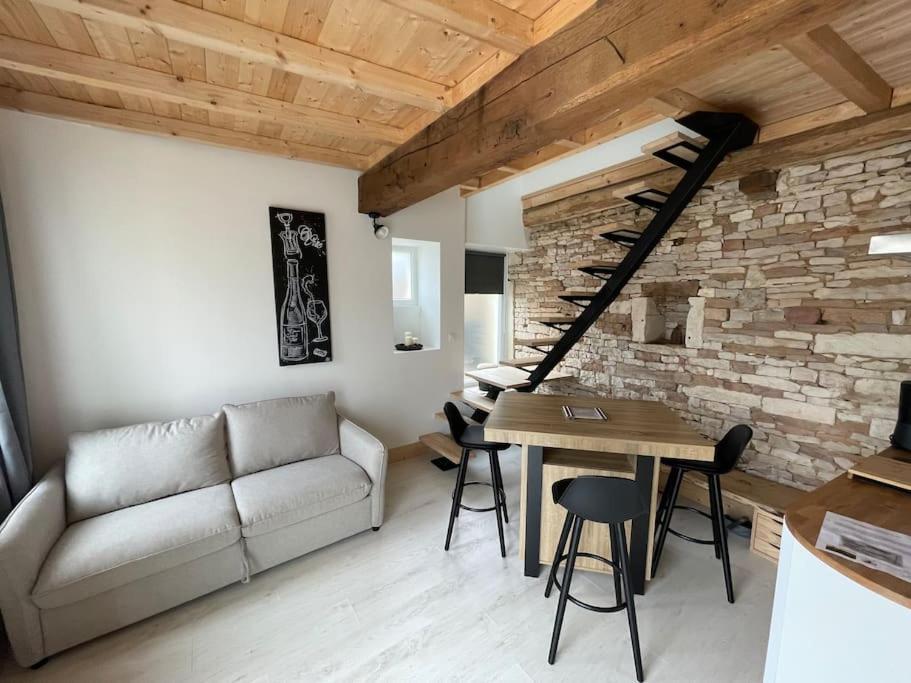 Charmante Maison De Village Viré Eksteriør billede