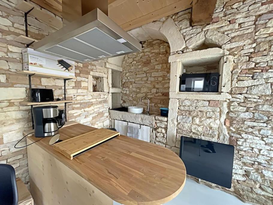 Charmante Maison De Village Viré Eksteriør billede